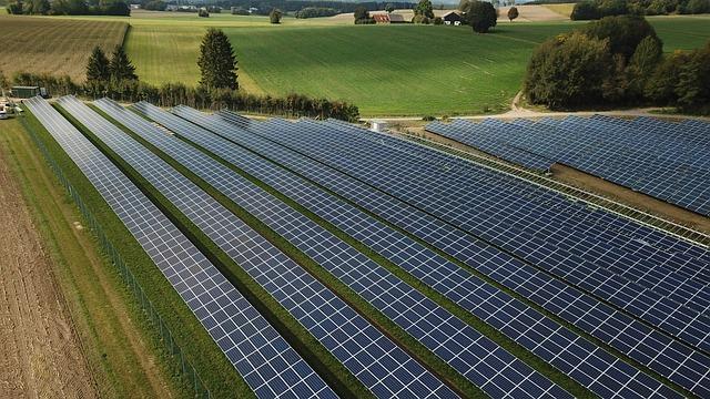 5. Jak navrhnout solární ⁤elektrárnu: Klíčové faktory při plánování a instalaci fotovoltaického zařízení