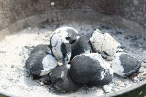 Jak podpalovat brikety: Tipy pro snadné a rychlé podpalování 23 Jak podpalovat brikety: Tipy pro snadné a rychlé podpalování